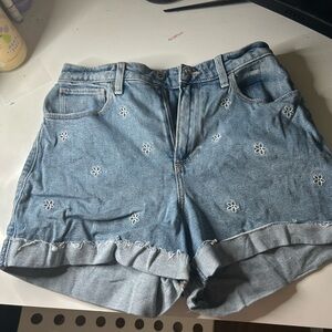 Hollister “Curvy ultra high-rise mom short 3””